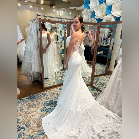 Wedding dress - Picture 6 of 15